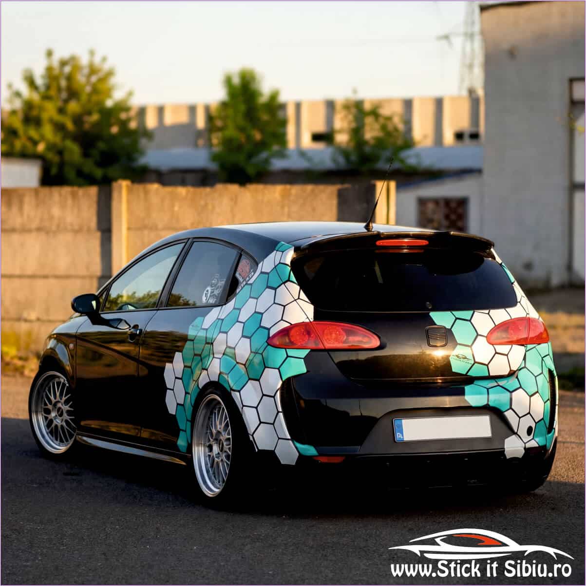 Stickere Far - Stickere Parasolare - stickere auto - Parasolare auto - Camuflaje auto - Stickere Parbriz- stickere vanatoare -pescuit - off road - firme - grafica publicitara - camuflaje - brelocuri - stickere printate - auto - moto- Bannere- design Logo- Carti de vizita- odorizante personalizate - Bannere publicitare premium -