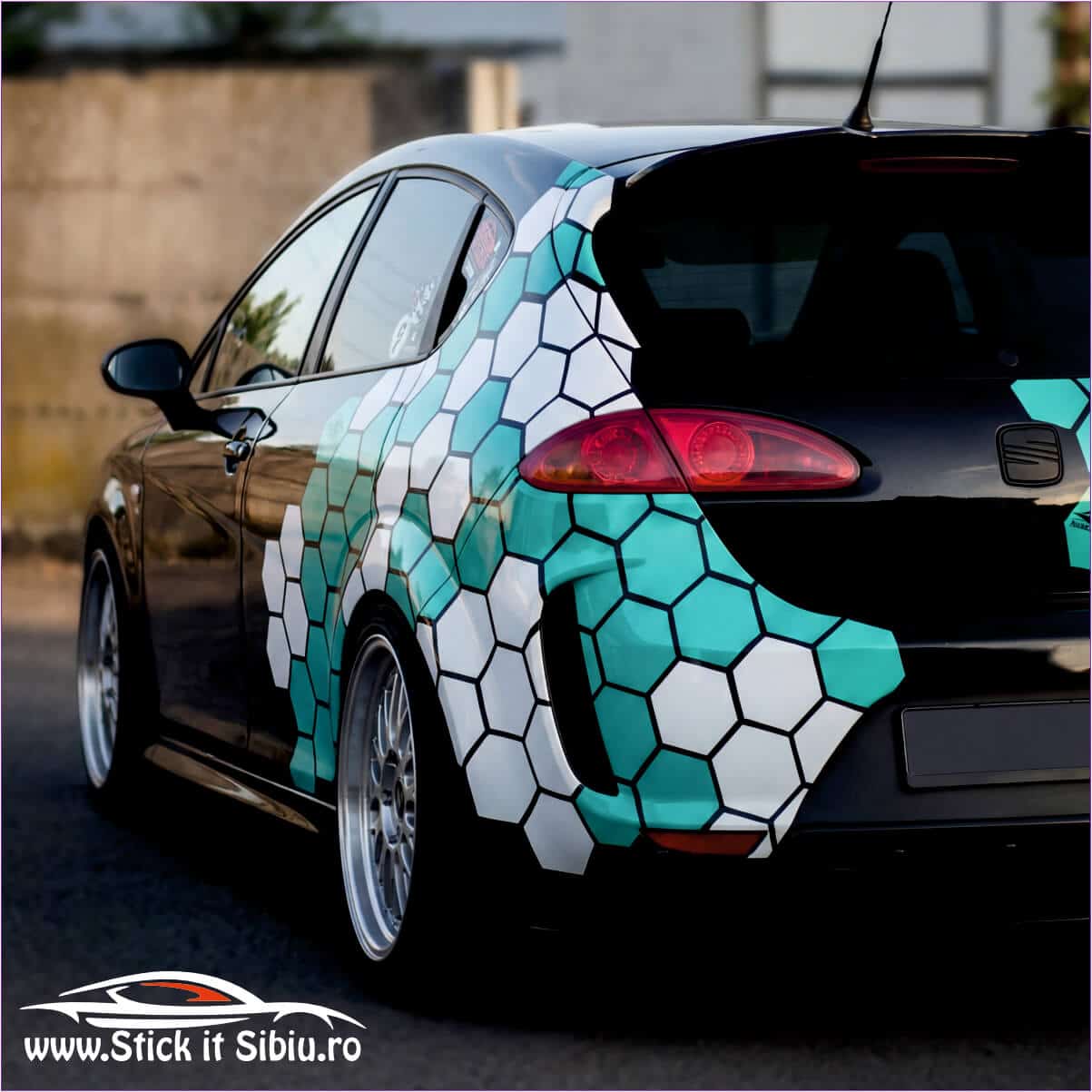 Stickere Far - Stickere Parasolare - stickere auto - Parasolare auto - Camuflaje auto - Stickere Parbriz- stickere vanatoare -pescuit - off road - firme - grafica publicitara - camuflaje - brelocuri - stickere printate - auto - moto- Bannere- design Logo- Carti de vizita- odorizante personalizate - Bannere publicitare premium -